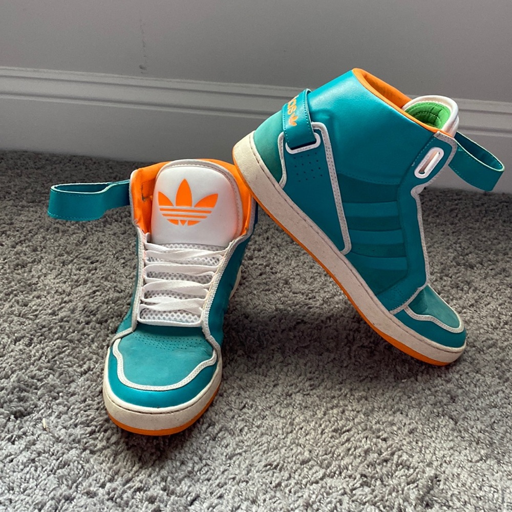 Gently worn high top Adidas. Please see pictures for interior wear and tear